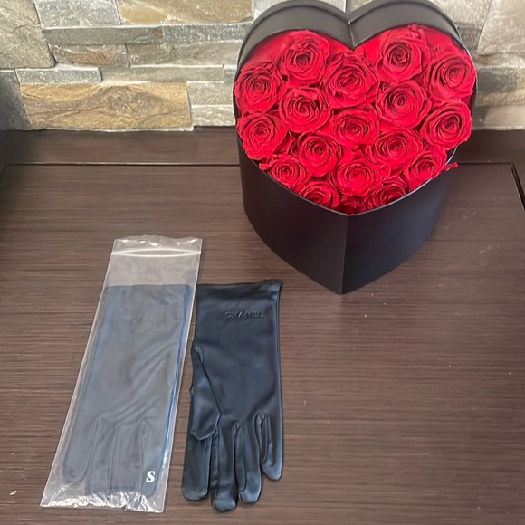 Accessories - Chanel Gloves - Authentic 100%
